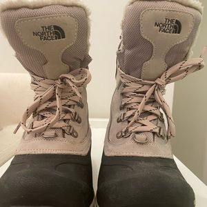 NORTHFACE beige snow/hiking boots waterproof